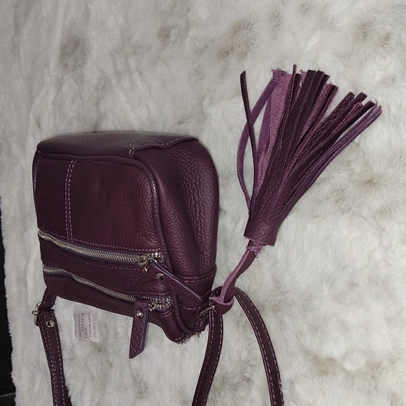 Purple leather crossbody purse with lots of pockets. - Picture 8 of 13